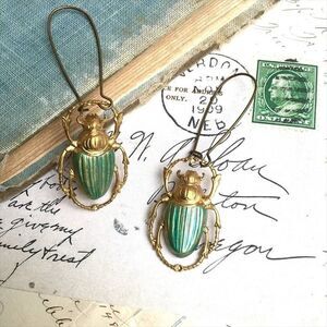 NWOT Scarab Earrings 1in